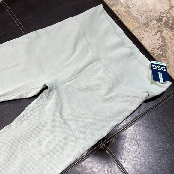 DSG Women's Momentum Seamless 7/8 Legging - Picture 4 of 11